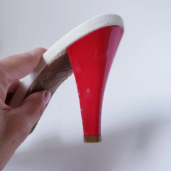 Vintage Dollhouse Cream and Red Slip-on Heels - Picture 14 of 16
